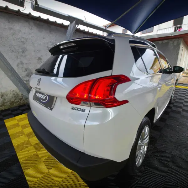 Peugeot 2008 1.2 PureTech Allure 9
