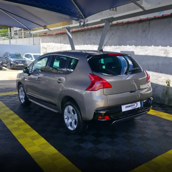 Peugeot 3008 1.6 HDi Executive 4