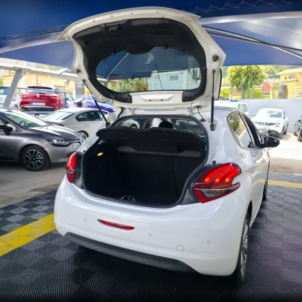 Peugeot 208 1.2 PureTech Signature 17