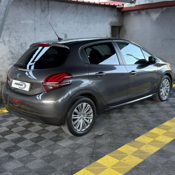 Peugeot 208 1.2 PureTech Style 4