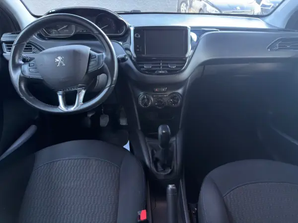 Peugeot 208 1.2 PureTech Style 10