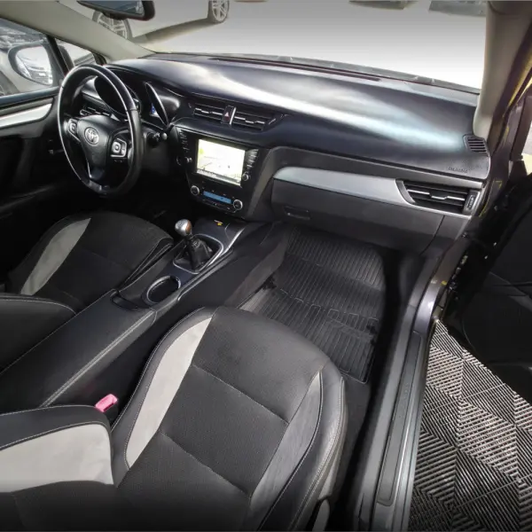 Toyota Avensis Touring Sports 1.6 D-4D Luxury+GPS 25