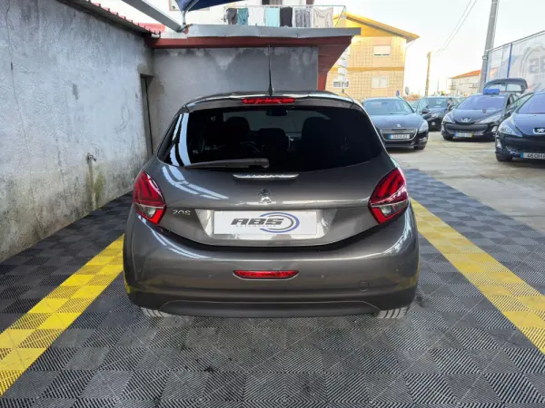 Peugeot 208 1.2 PureTech Style 5