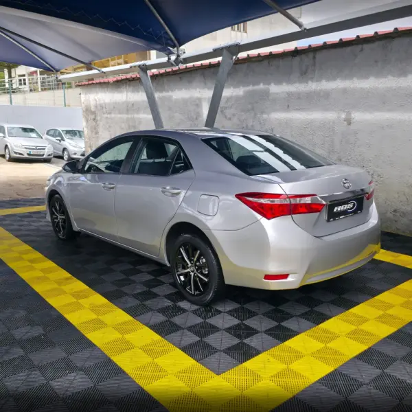 Toyota Corolla 1.33 VVT-i Exclusive 4