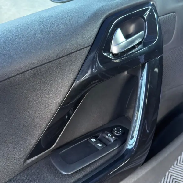 Peugeot 208 1.2 PureTech Style 10