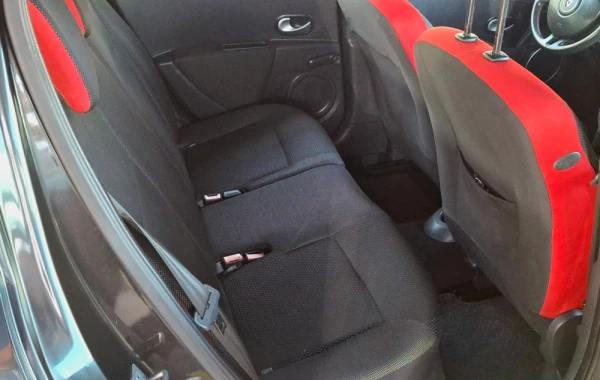 Renault Clio 1.5 dCi Rip Curl II 9
