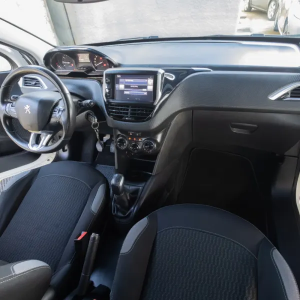 Peugeot 208 1.2i Style 13