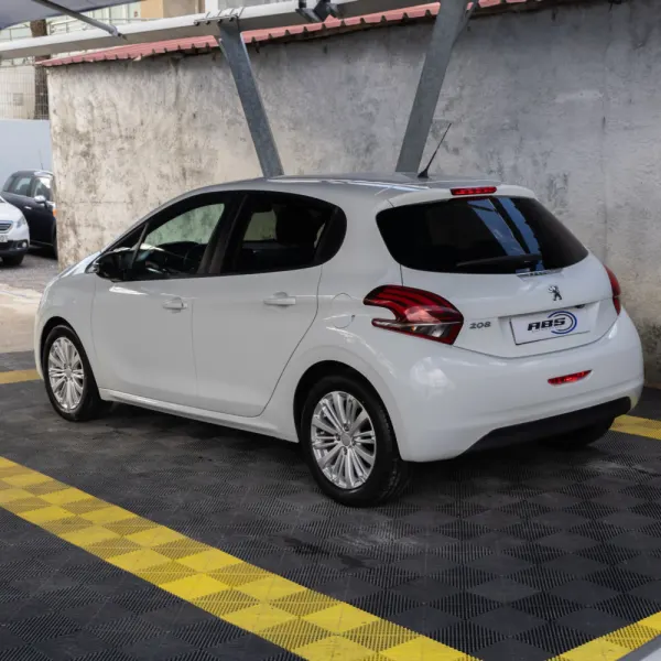 Peugeot 208 1.2i Style 2