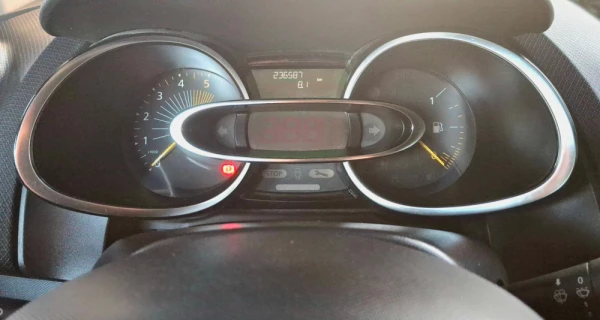 Renault Clio 1.5 dCi Dynamique S 12