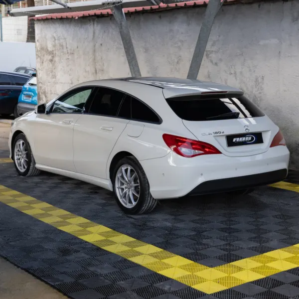 Mercedes-Benz CLA 180 2
