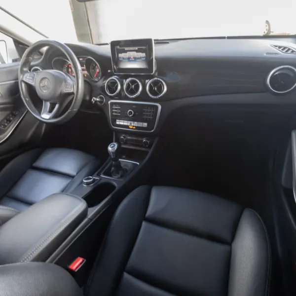 Mercedes-Benz CLA 180 11