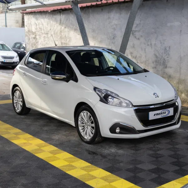 Peugeot 208 1.2i Style 4