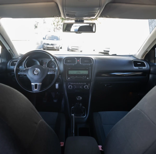 Volkswagen Golf 1.6 TDi Confortline 9