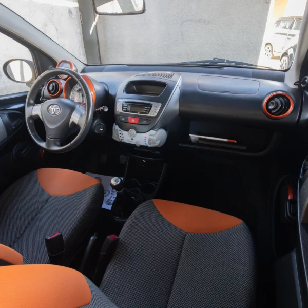 Toyota Aygo 1.0 Orange Edition 10