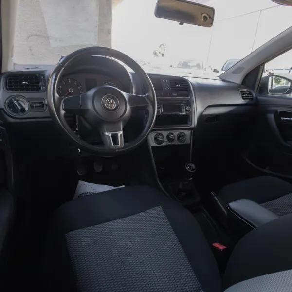 Volkswagen Polo 1.2 Confortline 12
