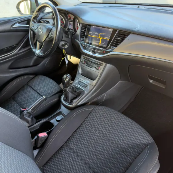 Opel Astra Sports Tourer 8