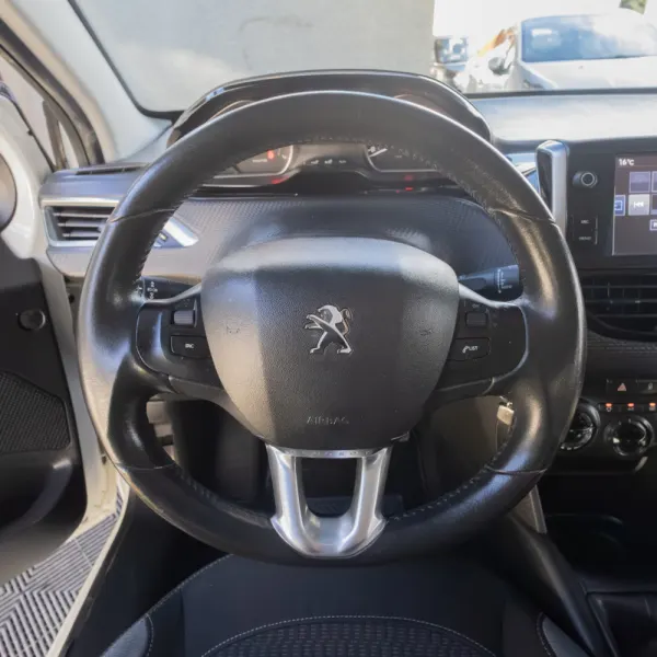 Peugeot 208 1.2i Style 11