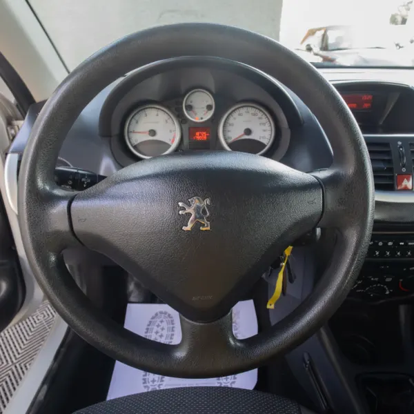 Peugeot 206+ 17