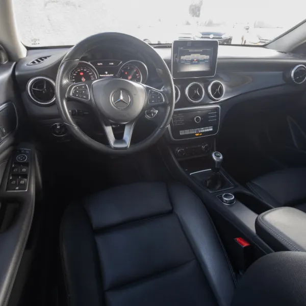Mercedes-Benz CLA 180 13