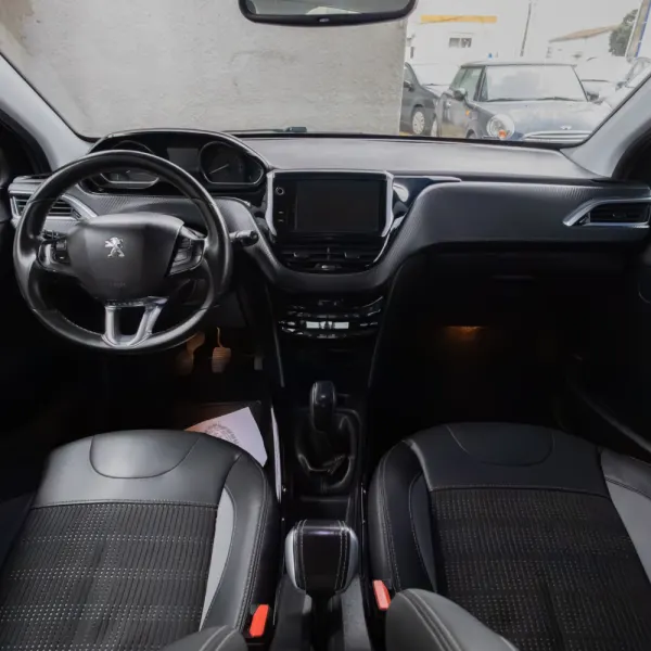 Peugeot 2008 1.2 VTi Allure 10