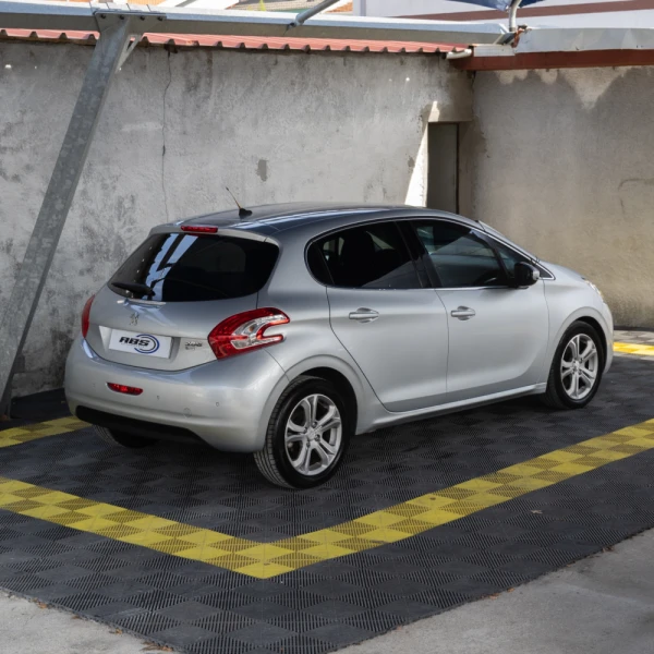 Peugeot 208 Allure 1.6 HDI 5