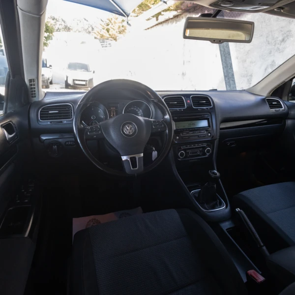 Volkswagen Golf 1.6 TDi Confortline 10