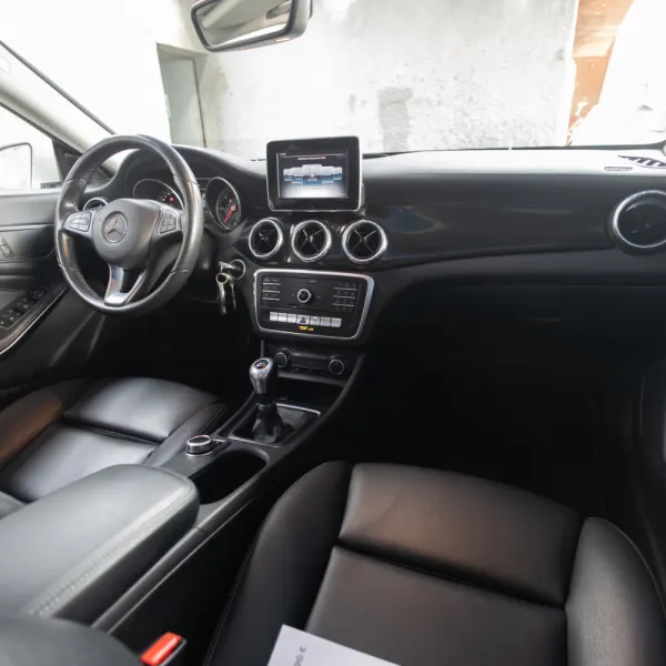 Mercedes-Benz CLA 180 14
