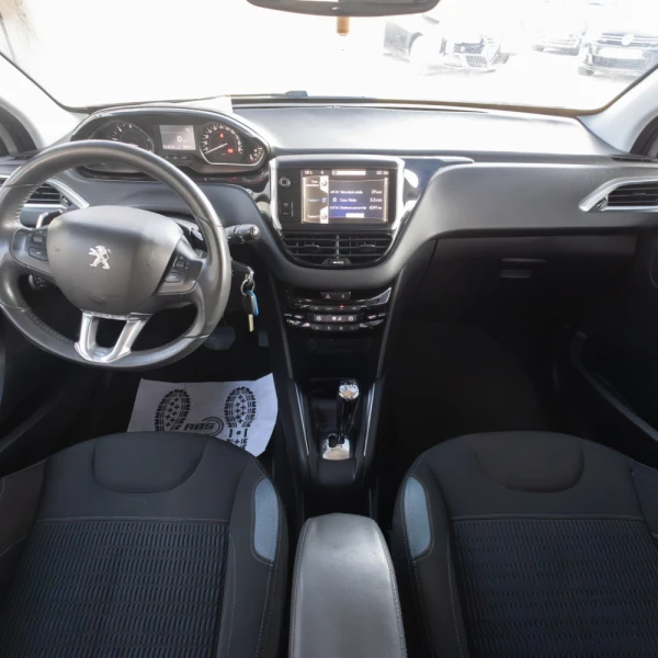 Peugeot 208 Allure 1.6 HDI 12
