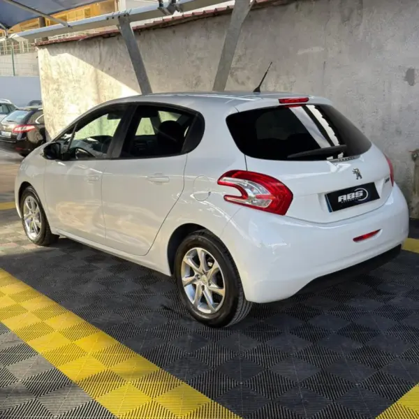 Peugeot 208 1.4 HDi Access 2