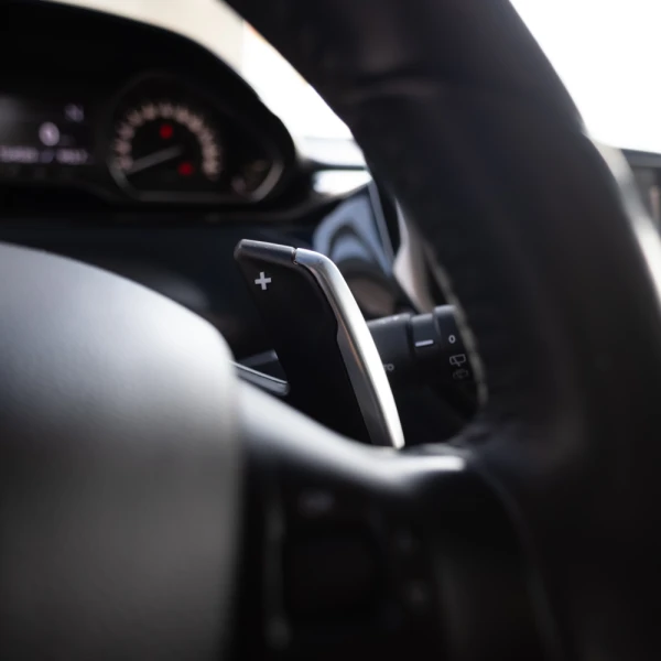 Peugeot 208 Allure 1.6 HDI 18