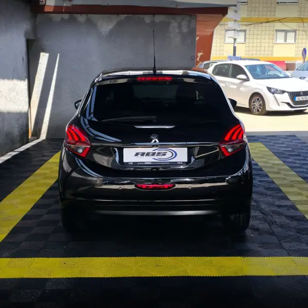Peugeot 208 1.2 PureTech Style 6