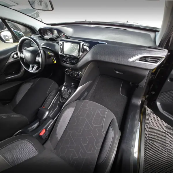 Peugeot 2008 1.2 PureTech Allure 15