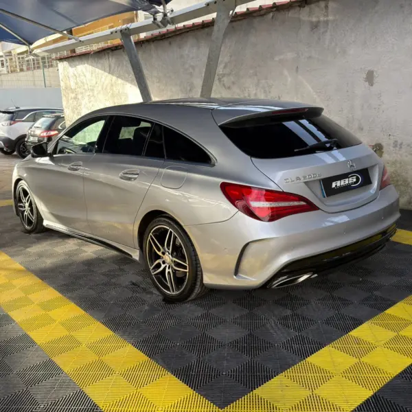 Mercedes-Benz CLA 200 d Shooting Brake AMG Line Aut. 2