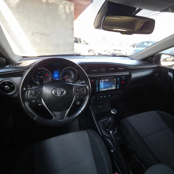 Toyota Auris 1.4 D-4D Com. +P.Sport+Navi 13