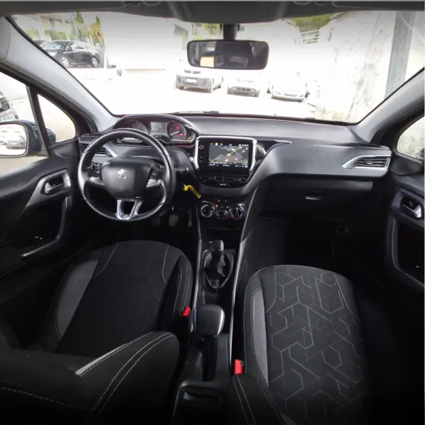 Peugeot 2008 1.2 PureTech Allure 12