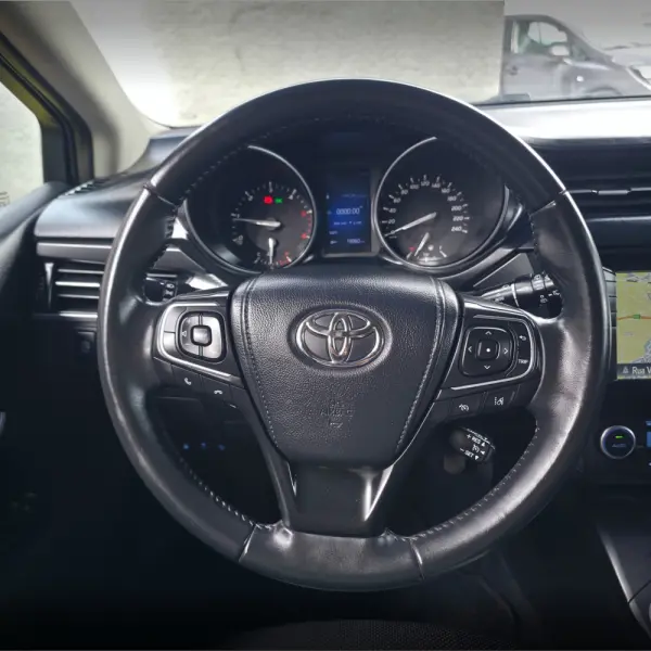 Toyota Avensis Touring Sports 1.6 D-4D Luxury+GPS 18