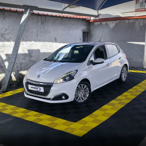 Peugeot 208 1.2 PureTech Signature 1