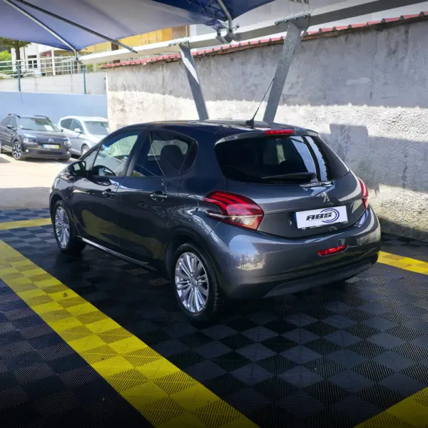 Peugeot 208 1.2 PureTech Style 4