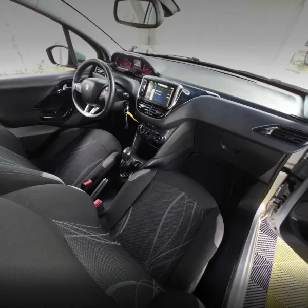 Peugeot 208 1.2 PureTech Active 8