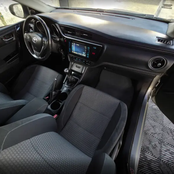 Toyota Auris 1.4 D-4D Com. +P.Sport+Navi 18