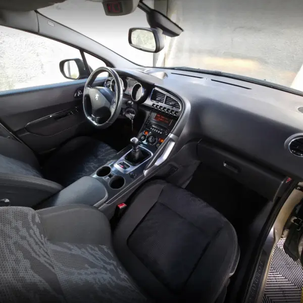 Peugeot 3008 1.6 HDi Executive 13