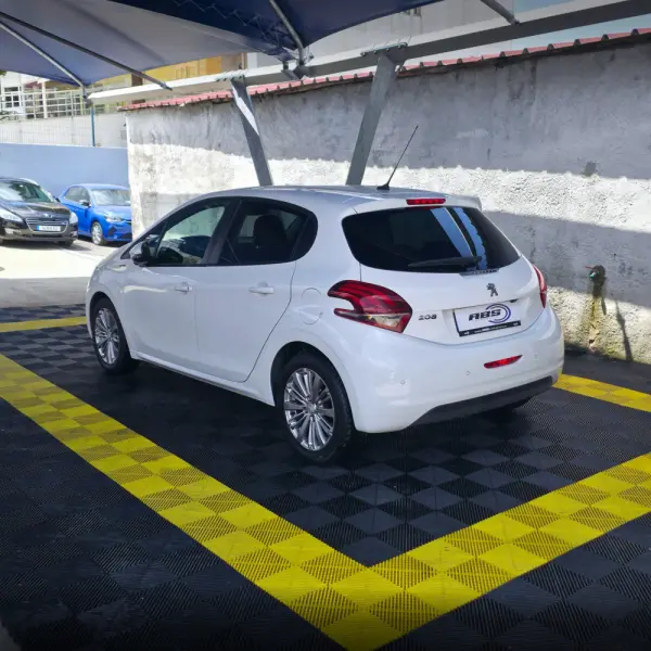 Peugeot 208 1.2 PureTech Signature 4