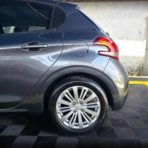 Peugeot 208 1.2 PureTech Style 11