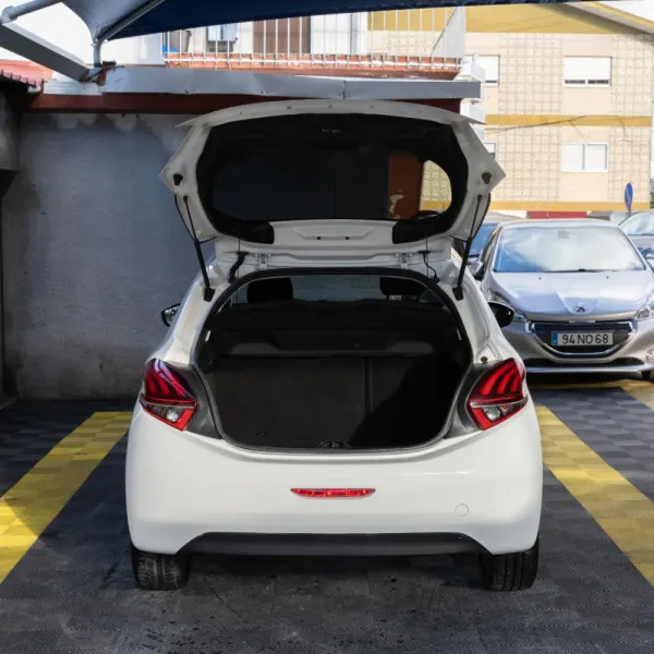 Peugeot 208 1.2i Style 7