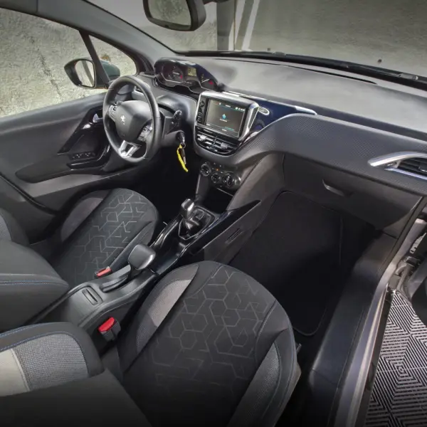 Peugeot 2008 1.2 PureTech Signature 14