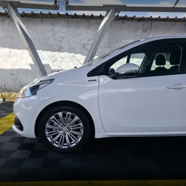 Peugeot 208 1.2 PureTech Signature 13