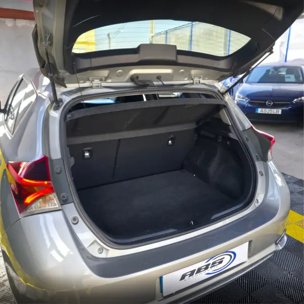 Toyota Auris 1.4 D-4D Com. +P.Sport+Navi 12
