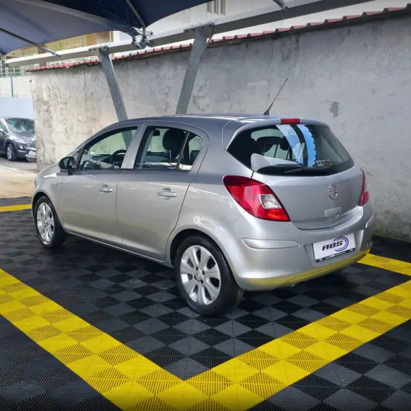 Opel Corsa 1.2 Enjoy 4