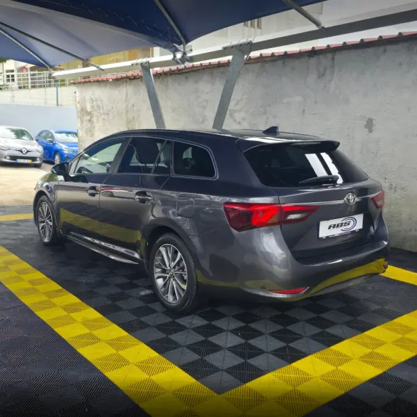 Toyota Avensis Touring Sports 1.6 D-4D Luxury+GPS 4
