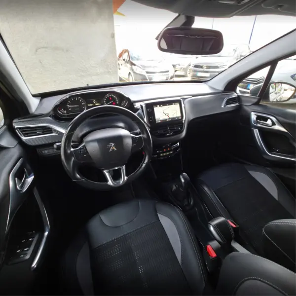 Peugeot 2008 1.2 PureTech Style 12